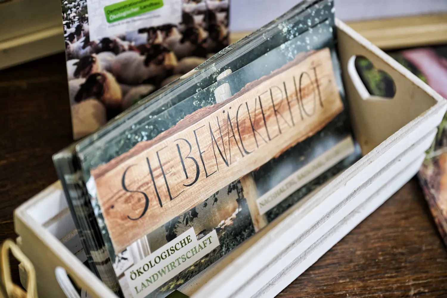 Sieben Äcker Hof – Holzschild